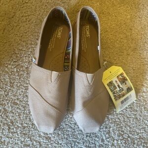 TOMS Classic Slip-On Shoes – Light Grey / Beige Canvas – Women’s 7.5 (NWT)